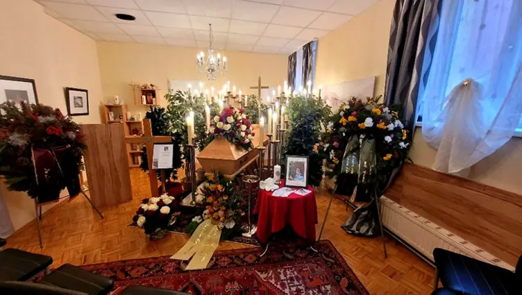 Aufbahrung nbei der Bestattung Pius