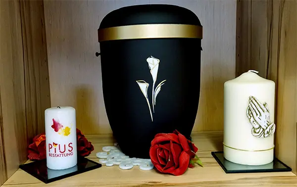 Urnen von der Bestattung Pius